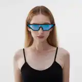 黑色