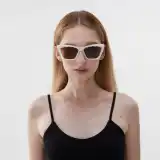 瓷白