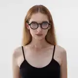 黑色